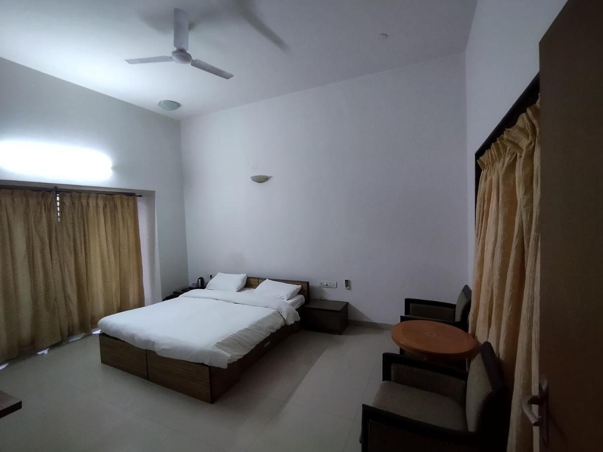 Savana Lake Resort Nashik Esterno foto