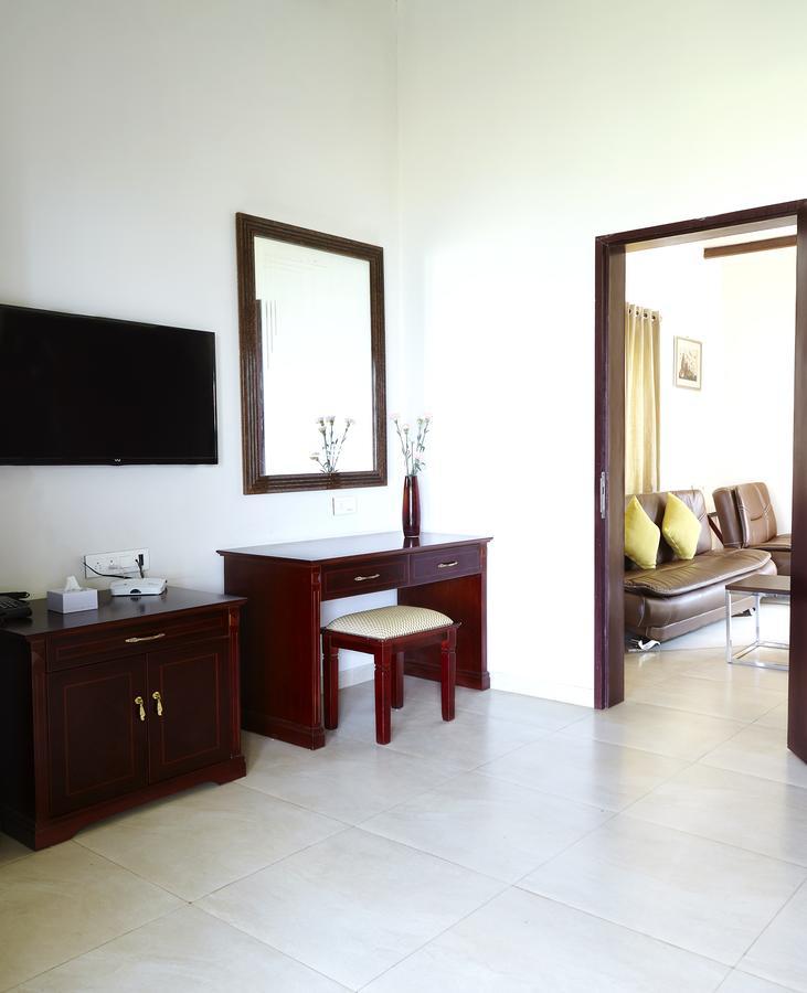 Savana Lake Resort Nashik Esterno foto