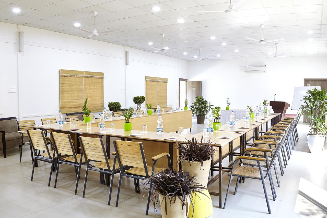 Savana Lake Resort Nashik Esterno foto