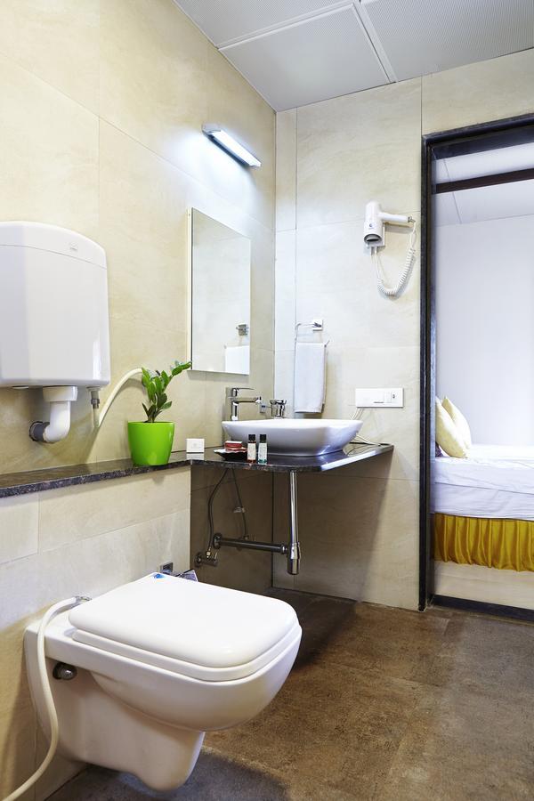 Savana Lake Resort Nashik Esterno foto