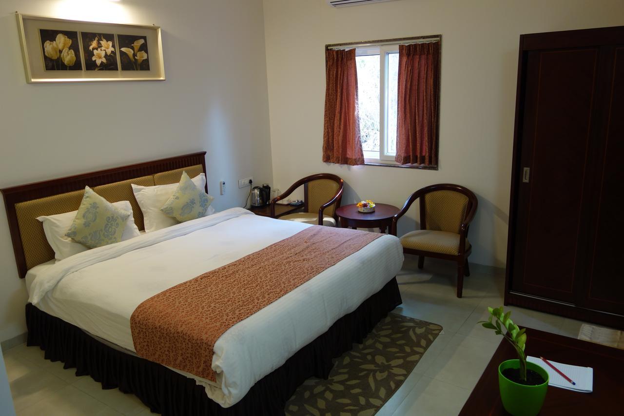 Savana Lake Resort Nashik Esterno foto